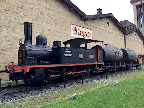 Eisenbahn vor Bodegas Muga